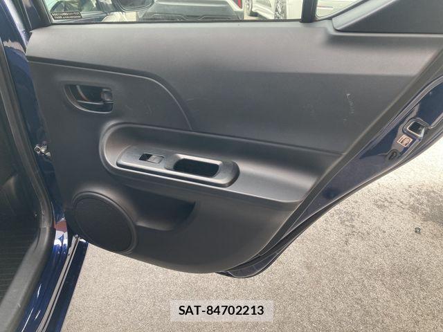 Toyota AQUA 2017-12 8878665-27
