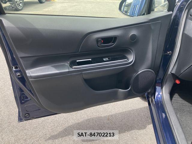 Toyota AQUA 2017-12 8878665-28