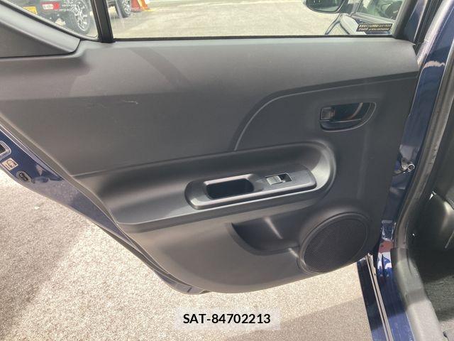 Toyota AQUA 2017-12 8878665-29