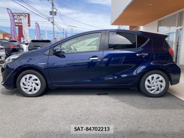 Toyota AQUA 2017-12 8878665-4