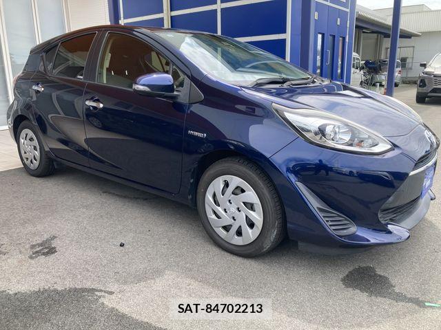 Toyota AQUA 2017-12 8878665-5