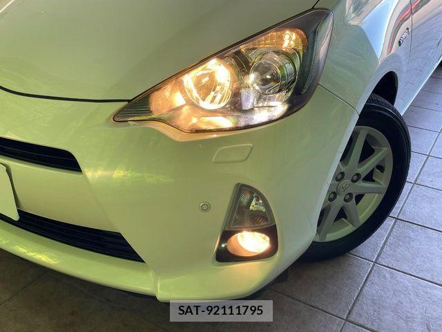 Toyota AQUA 2013-08 8878683-12