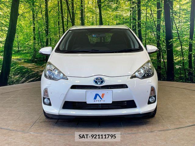 Toyota AQUA 2013-08 8878683-14