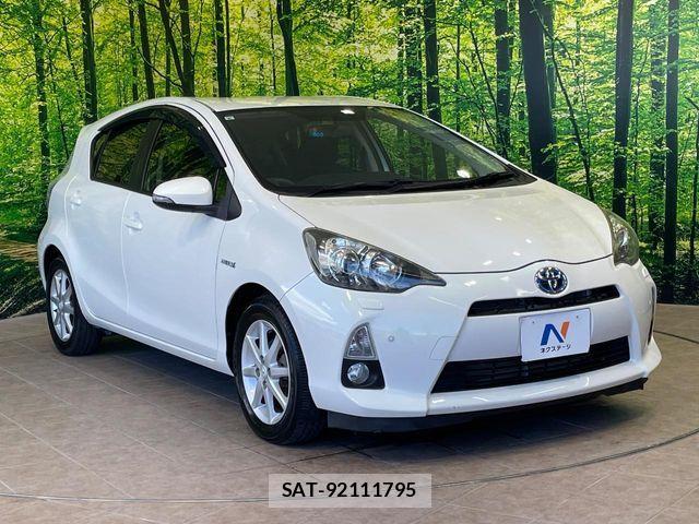 Toyota AQUA 2013-08 8878683-16