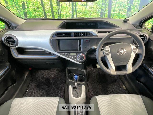 Toyota AQUA 2013-08 8878683-1