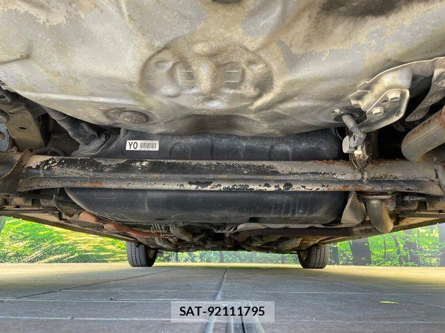 Toyota AQUA 2013-08 8878683-19