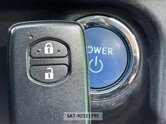 Toyota AQUA 2013-08 8878683-6