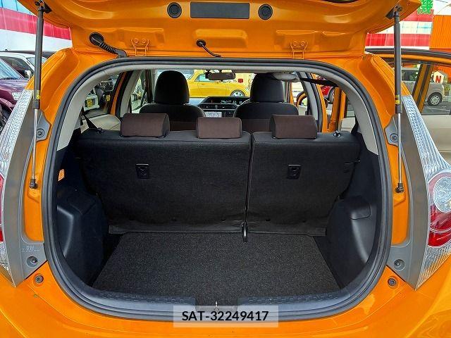 Toyota AQUA 2014-01 8878691-12
