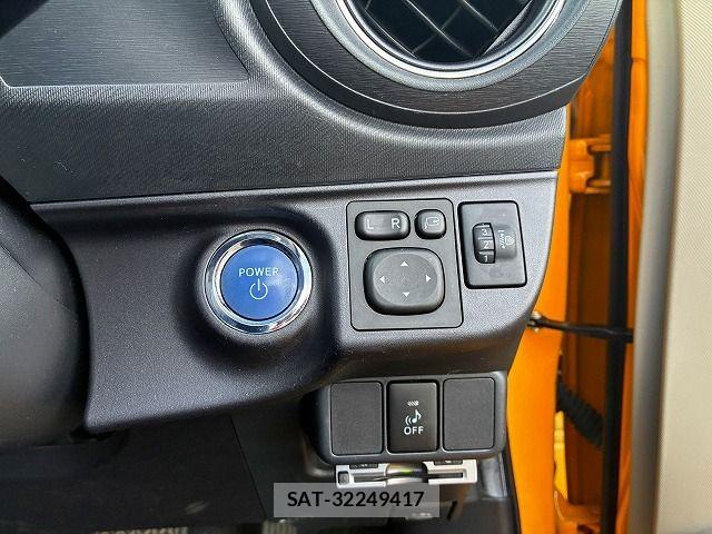 Toyota AQUA 2014-01 8878691-18