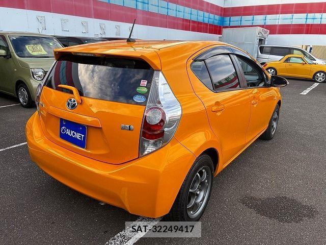 Toyota AQUA 2014-01 8878691-1