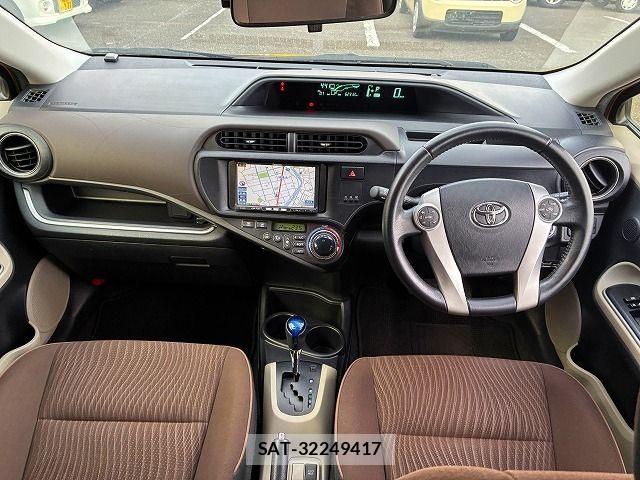 Toyota AQUA 2014-01 8878691-2