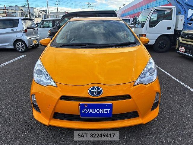 Toyota AQUA 2014-01 8878691-3