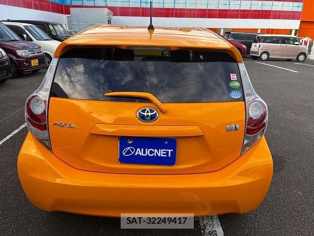 Toyota AQUA 2014-01 8878691-5