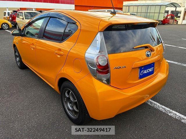 Toyota AQUA 2014-01 8878691-6