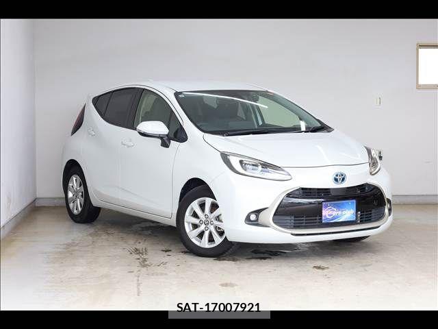 Toyota AQUA 2021-10 8878653-1