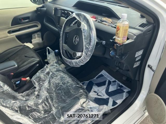 Toyota AQUA 2013-10 8878693-12