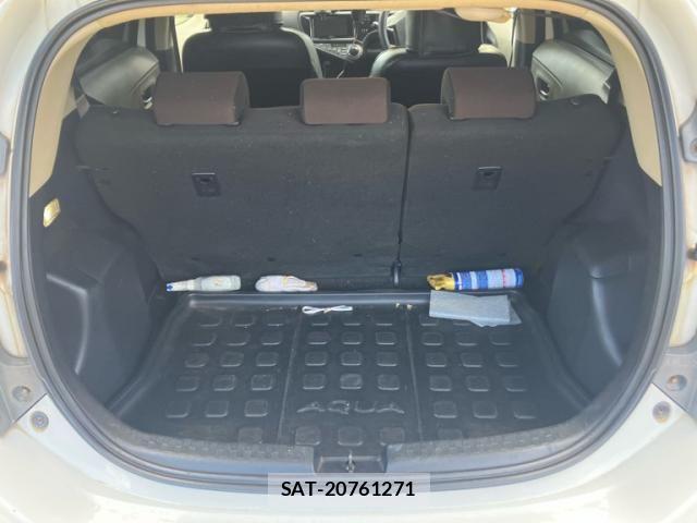 Toyota AQUA 2013-10 8878693-15