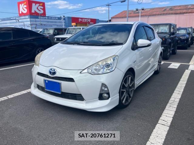 Toyota AQUA 2013-10 8878693-1