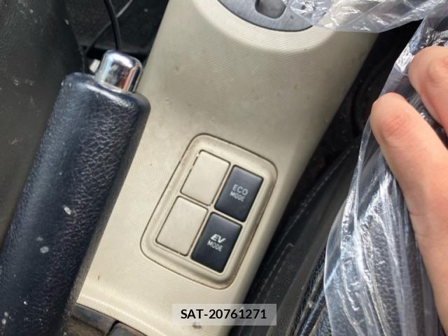 Toyota AQUA 2013-10 8878693-21