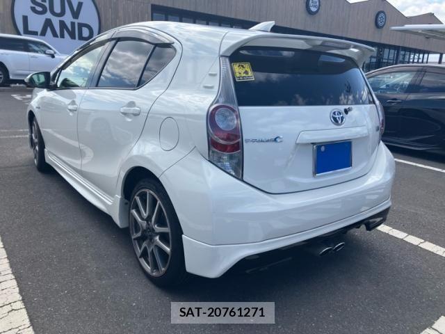 Toyota AQUA 2013-10 8878693-4
