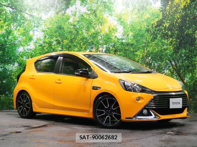 Toyota AQUA 2014-03 8878674-0