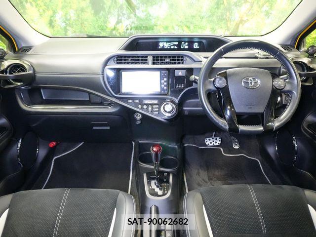 Toyota AQUA 2014-03 8878674-12