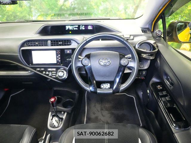 Toyota AQUA 2014-03 8878674-13