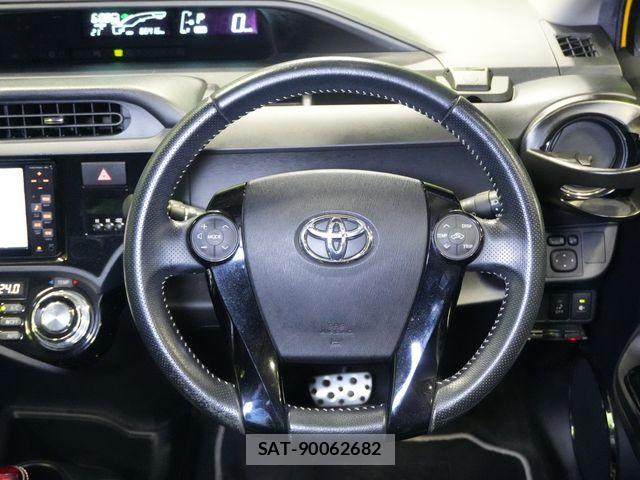 Toyota AQUA 2014-03 8878674-14
