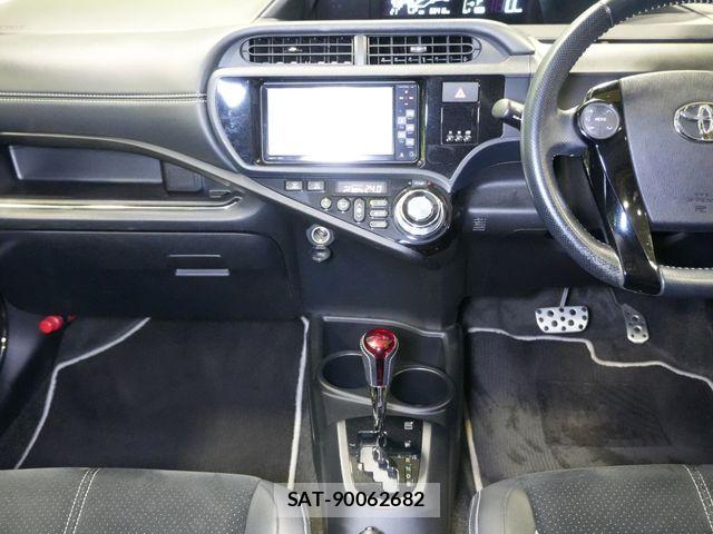 Toyota AQUA 2014-03 8878674-17