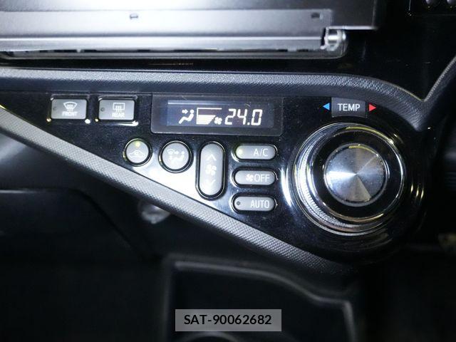 Toyota AQUA 2014-03 8878674-21