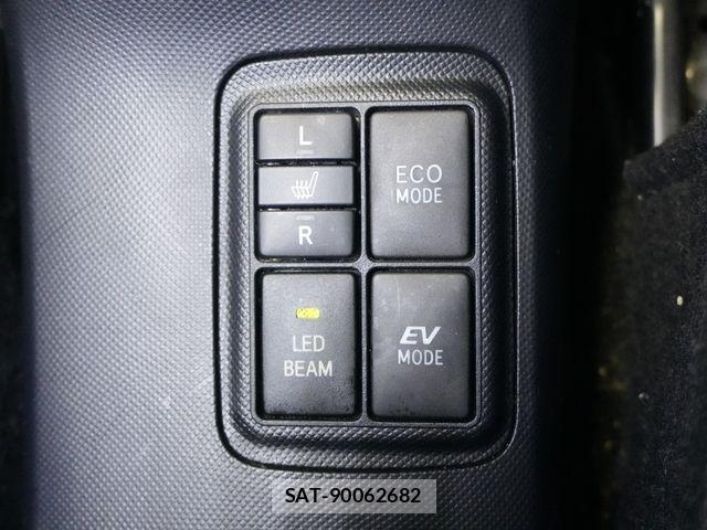 Toyota AQUA 2014-03 8878674-23