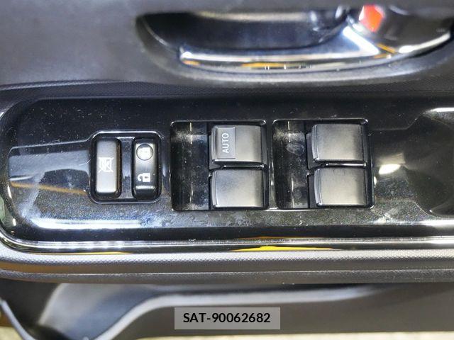 Toyota AQUA 2014-03 8878674-29