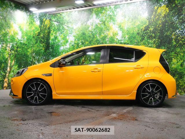 Toyota AQUA 2014-03 8878674-7