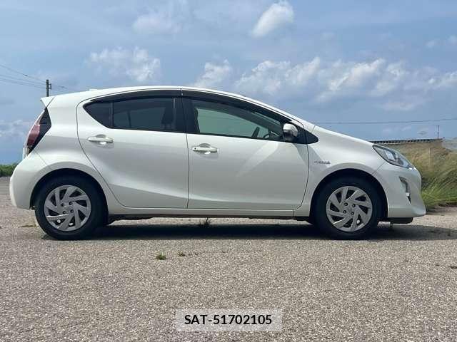 Toyota AQUA 2015-03 8878679-28