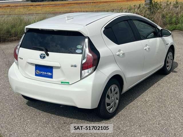 Toyota AQUA 2015-03 8878679-29