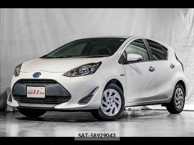 Toyota AQUA 2018-02 8878657-0