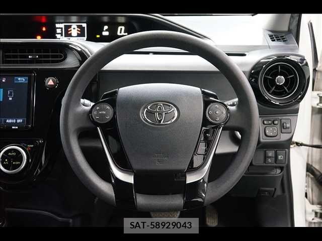 Toyota AQUA 2018-02 8878657-9