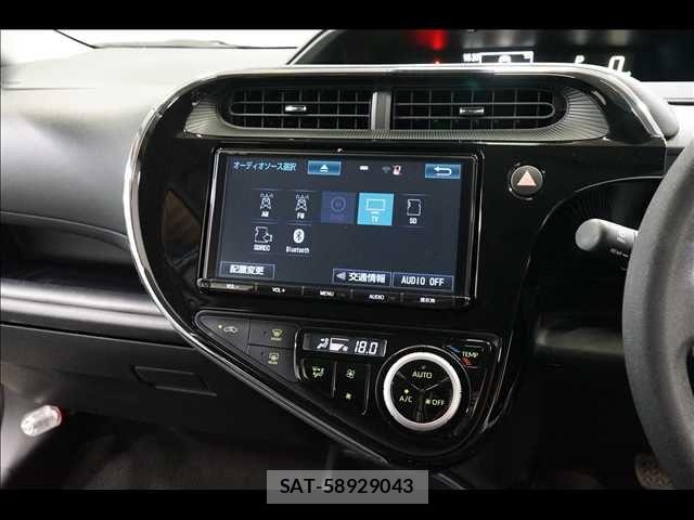 Toyota AQUA 2018-02 8878657-10