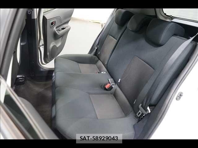 Toyota AQUA 2018-02 8878657-17