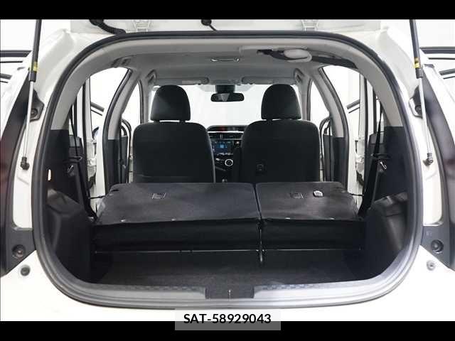 Toyota AQUA 2018-02 8878657-18