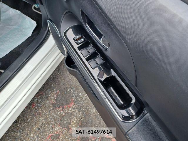 Toyota AQUA 2016-04 8878655-28