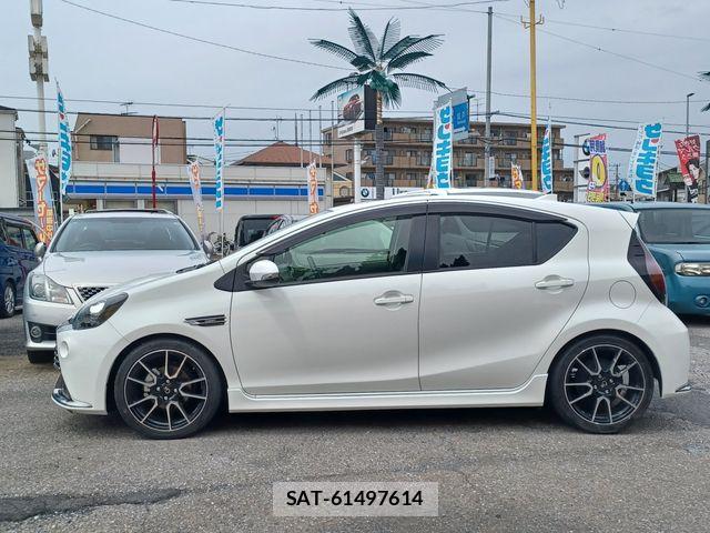Toyota AQUA 2016-04 8878655-8