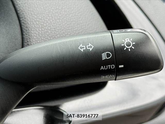 Toyota AQUA 2022-09 8878656-29