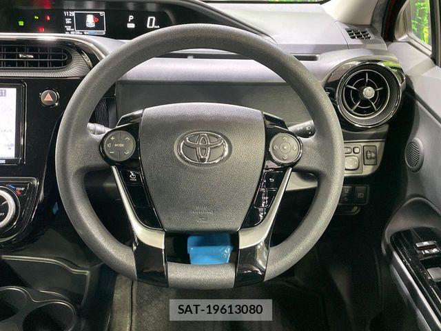 Toyota AQUA 2019-08 8878664-11