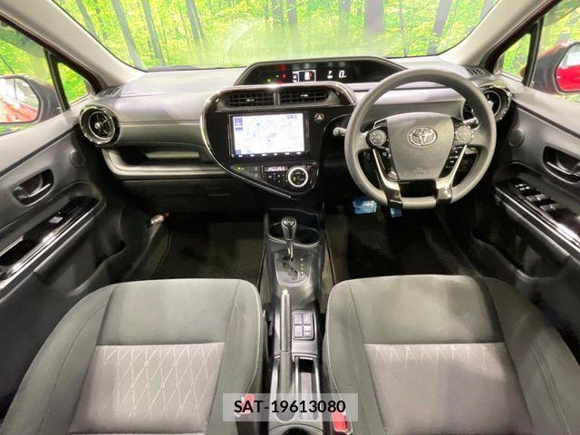 Toyota AQUA 2019-08 8878664-3