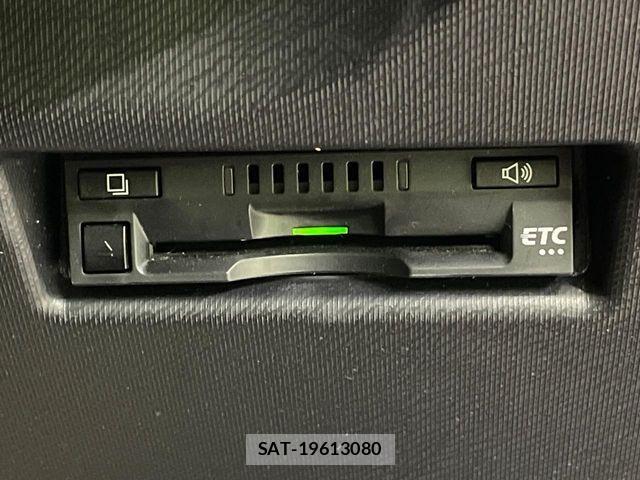 Toyota AQUA 2019-08 8878664-7