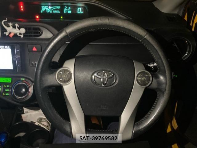 Toyota AQUA 2013-07 8878699-11