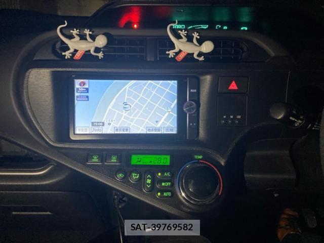 Toyota AQUA 2013-07 8878699-13