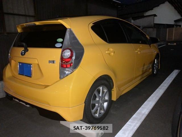 Toyota AQUA 2013-07 8878699-2