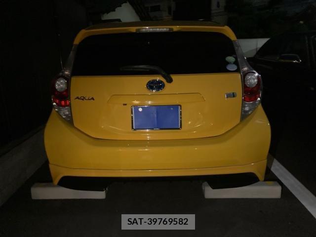 Toyota AQUA 2013-07 8878699-3